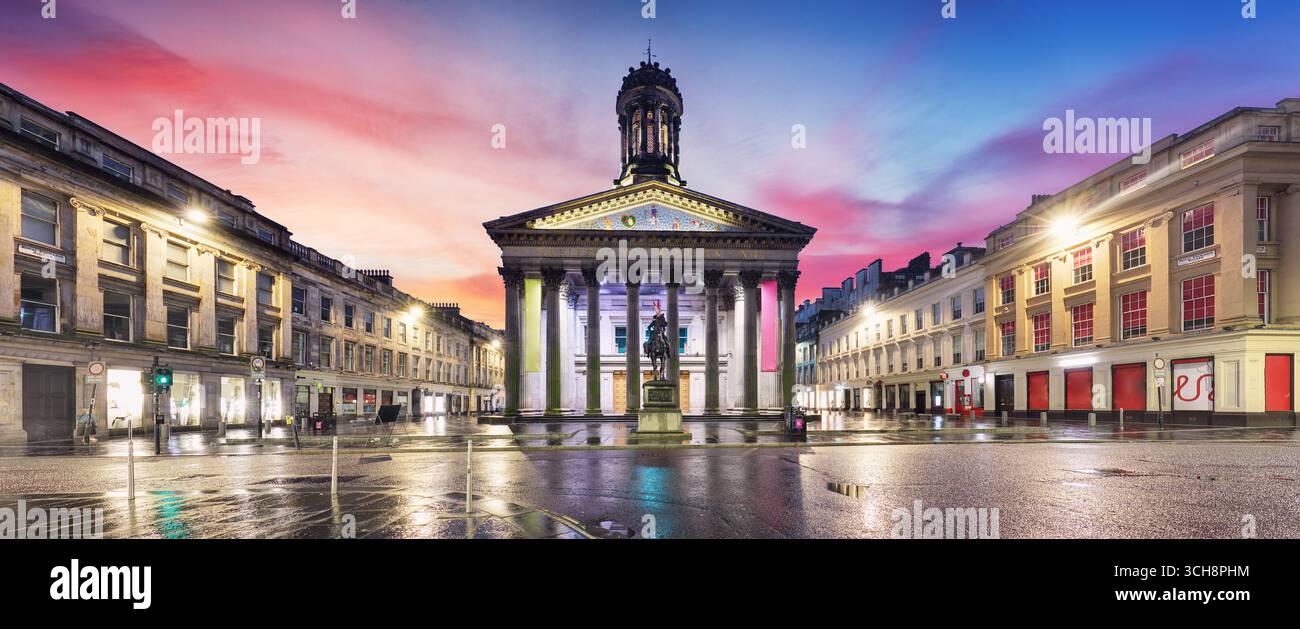 Galerie d'art moderne à Royal Exchange Square au coeur du centre-ville de Glasgow au crépuscule, en Écosse, panorama Banque D'Images