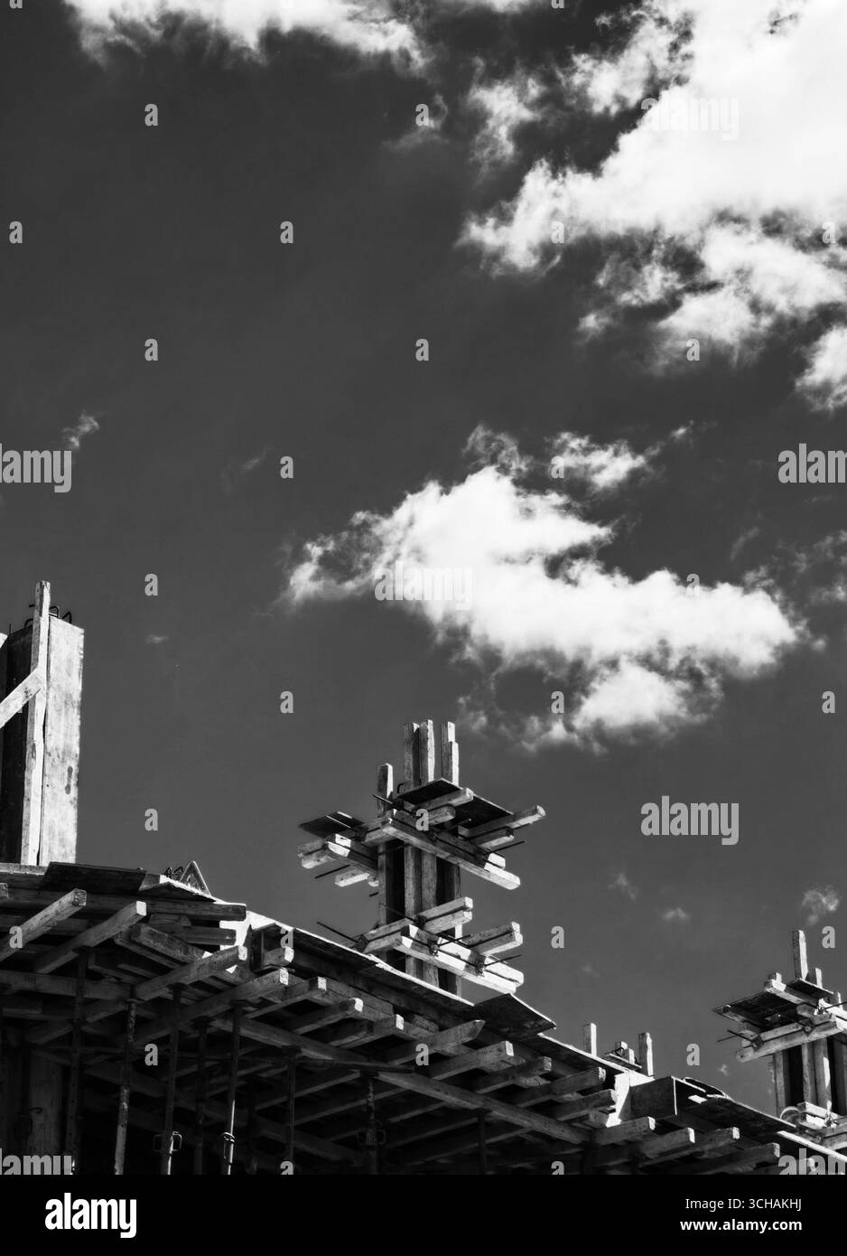 Future Rising. Nouveau bâtiment. Teintes monochromes. Banque D'Images