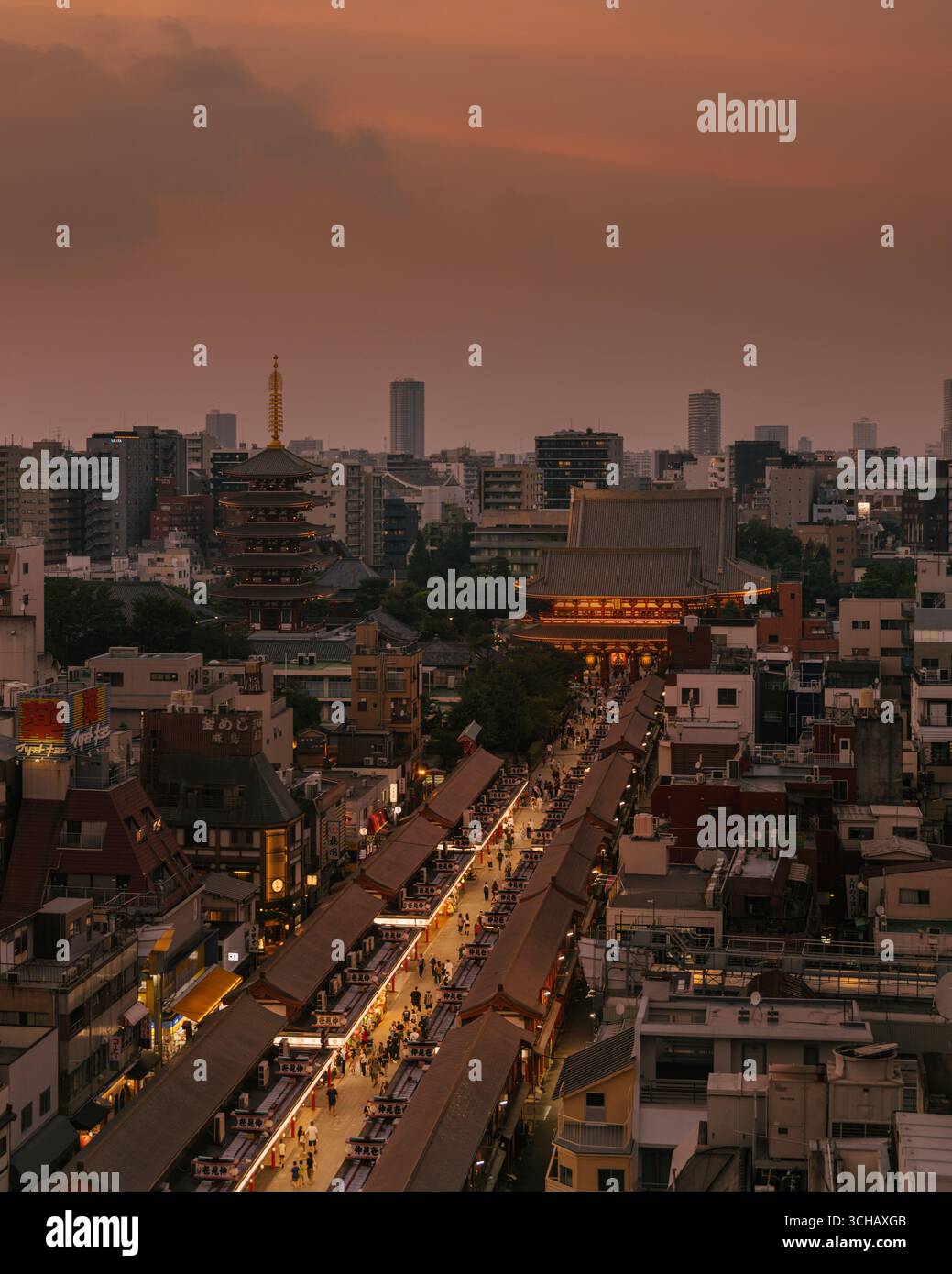 Sensoji (浅草寺, Sensōji ?) est un temple bouddhiste situé à Asakusa, Tokyo Banque D'Images