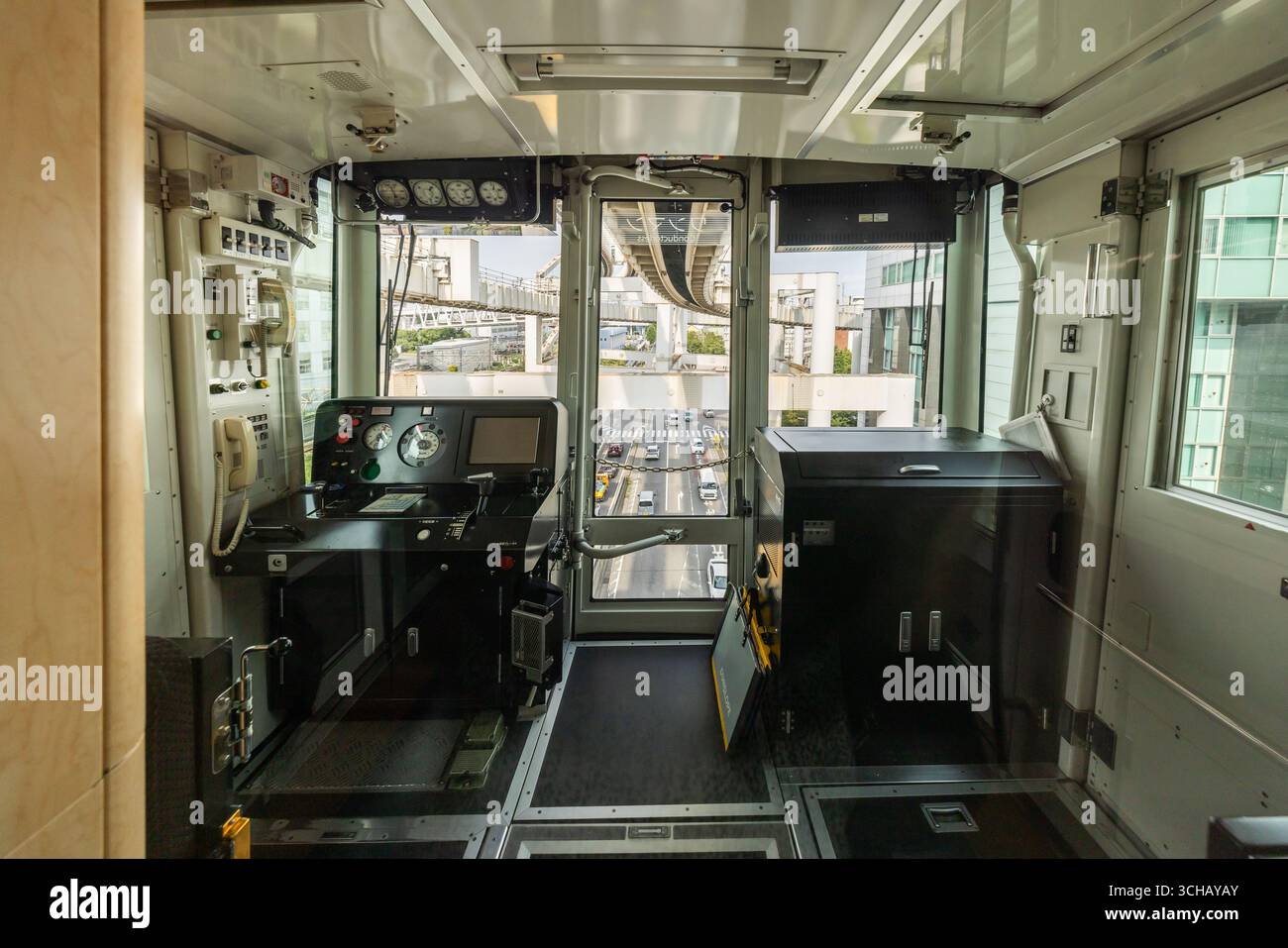 Le monorail urbain de Chiba, également connu sous le nom de 'Urban Flyer', est le plus long système de monorail suspendu au monde, situé à Chiba, au Japon Banque D'Images