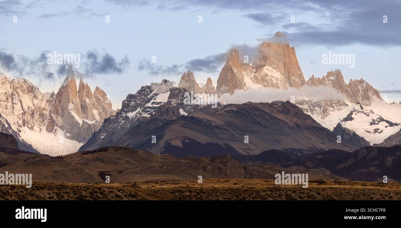 Lever de soleil au Mont Fitz Roy dans le parc national Los Glaciares dans la région de Patagonie en Argentine Banque D'Images