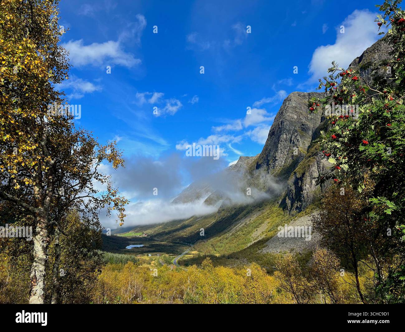Belles vues sur les montagnes norvégiennes Banque D'Images
