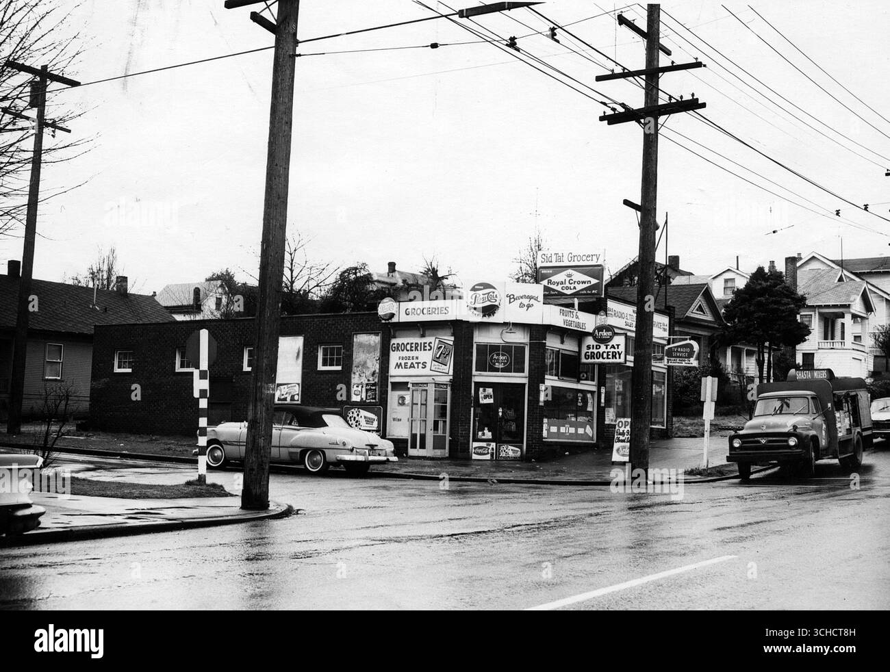 Seattle - épicerie Sid Tat, 1962 - voitures anciennes et enseignes anciennes Banque D'Images