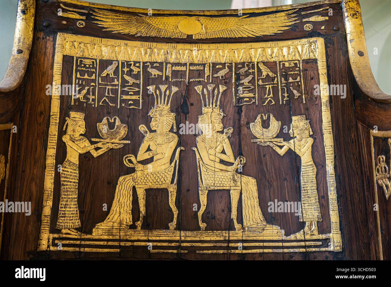 Musée égyptien (musée du Caire), chaise en bois doré de la princesse Sitamun (Sitamen, Satamun), de la Vallée des Rois, le Caire, Egypte, Afrique du Nord, Afrique Banque D'Images