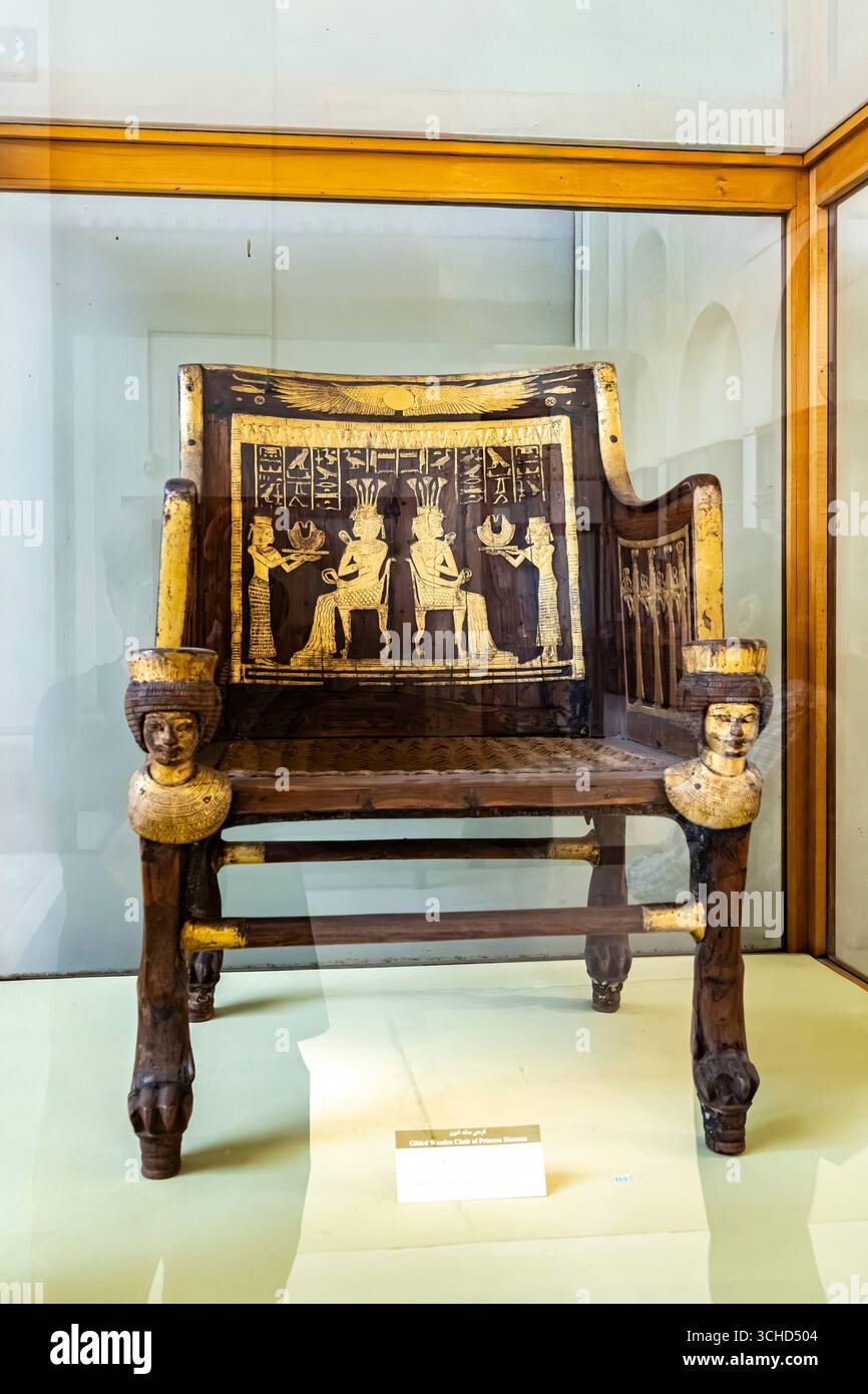 Musée égyptien (musée du Caire), chaise en bois doré de la princesse Sitamun (Sitamen, Satamun), de la Vallée des Rois, le Caire, Egypte, Afrique du Nord, Afrique Banque D'Images