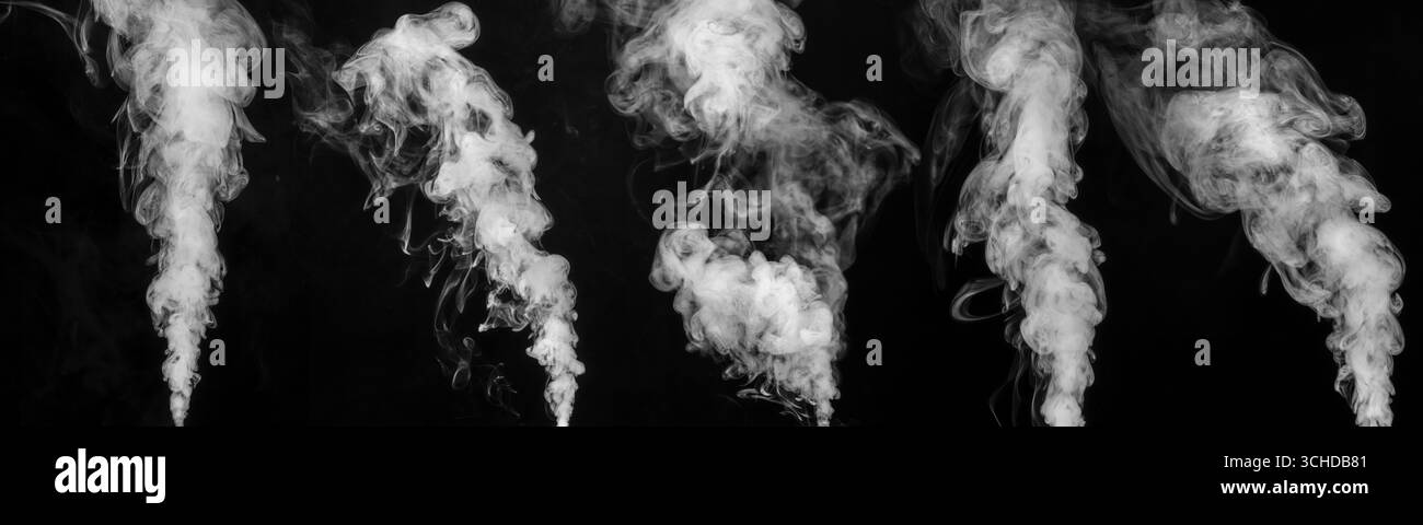 Collection de traînées de vapeur isolées sur un fond noir. Textures de fumée et de vapeur variées pour ajouter des effets atmosphériques Banque D'Images