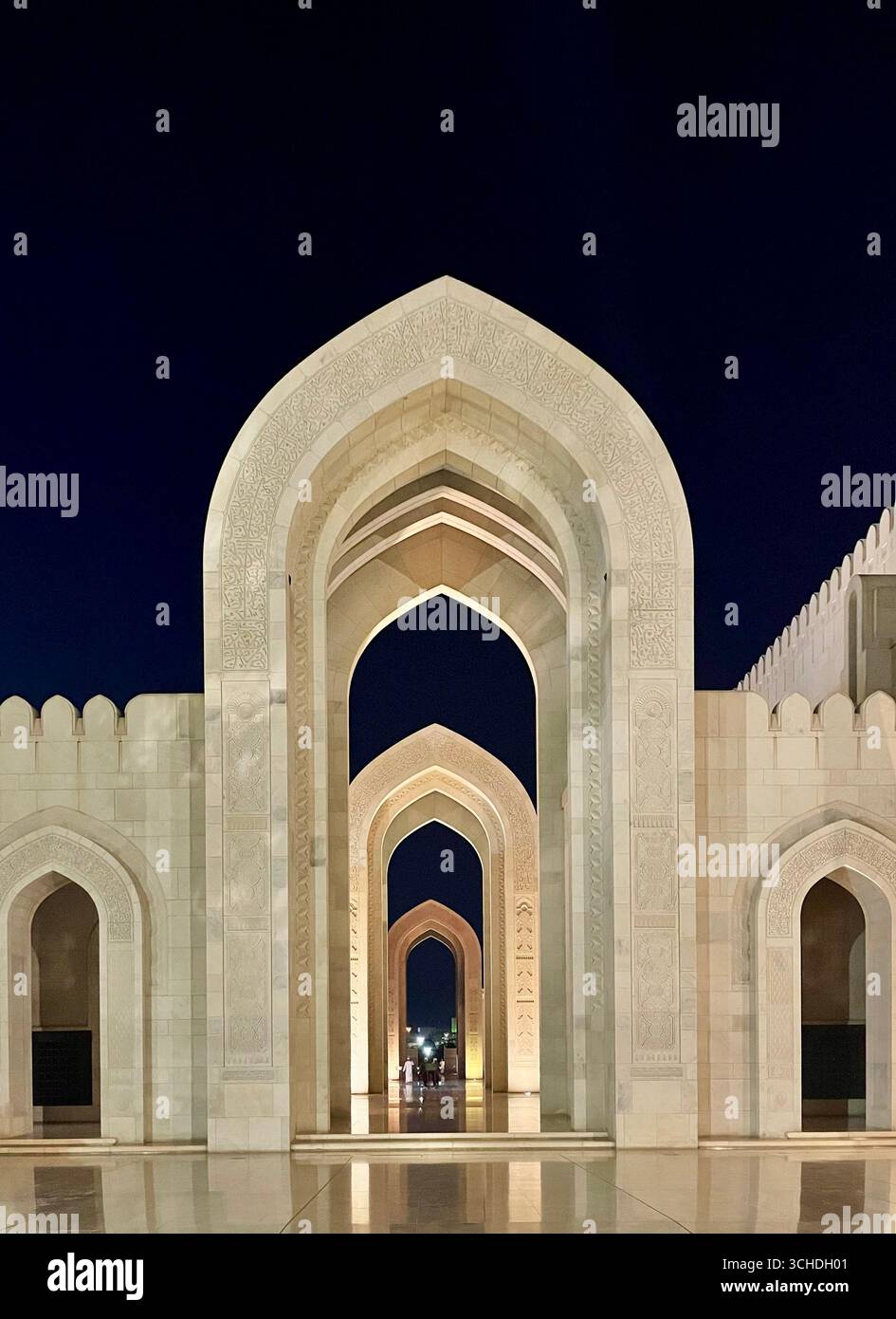 Grande mosquée du Sultan Qaboos, Muscat, Oman – colonnes de dôme et de marbre Banque D'Images