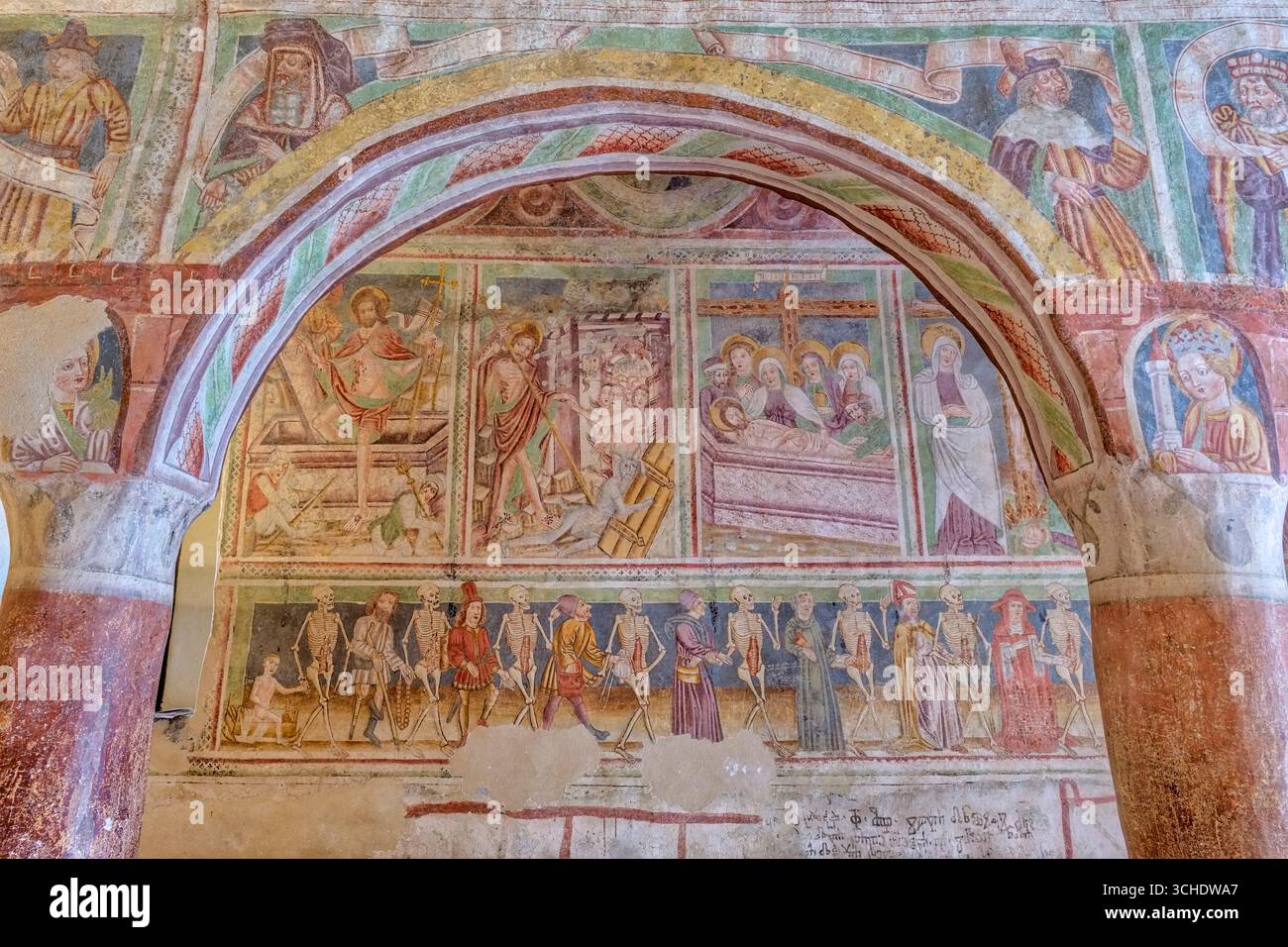 Fresques du peintre istrien Johannes de Kastav (1491), y compris la danse de la mort, dans l'église de la Sainte Trinité à Hrastovlje. Banque D'Images