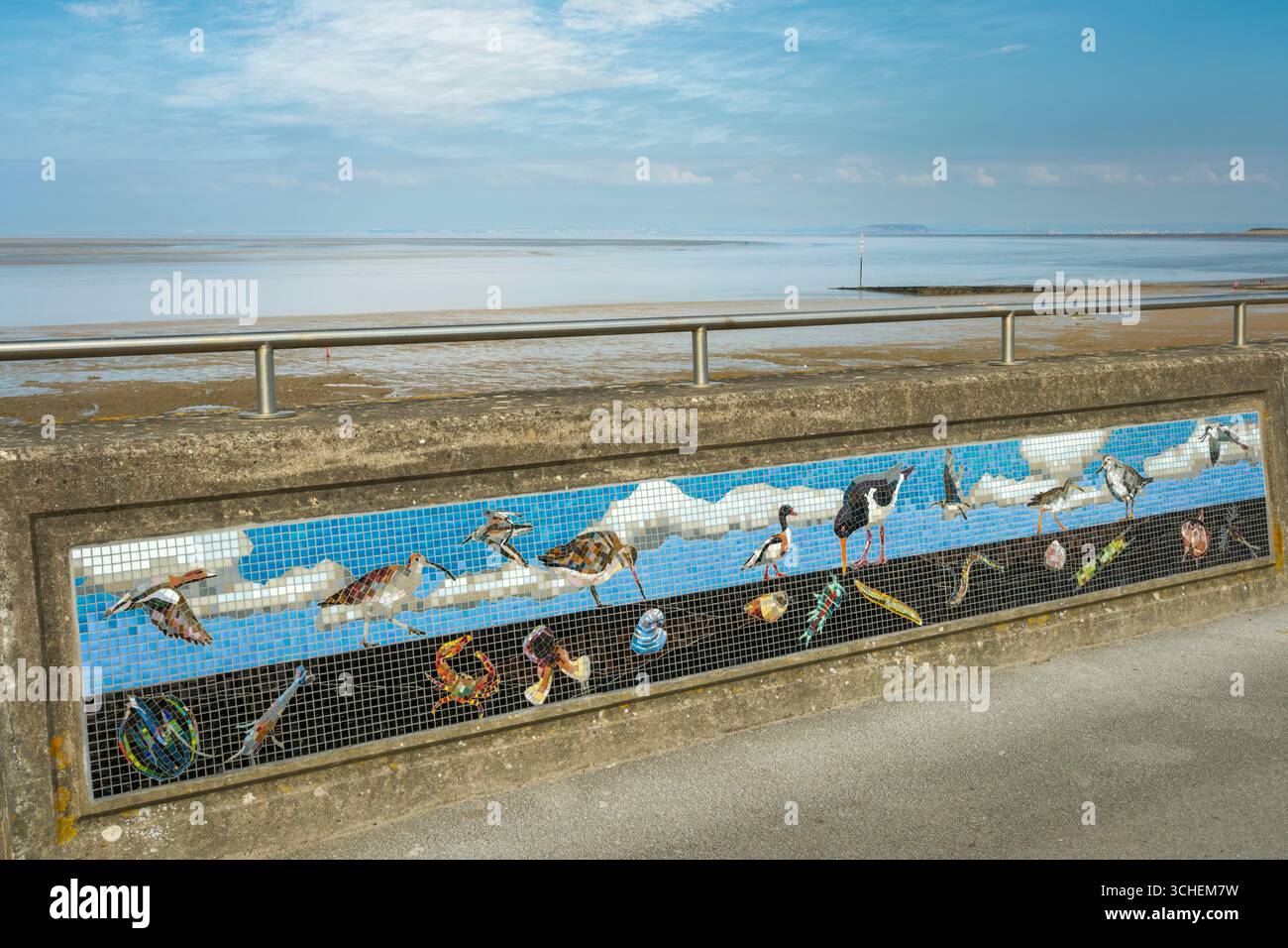 Burnham-on-Sea, Somerset - L'une des peintures murales en mosaïque de verre recyclé du front de mer de Svetlana Kondakova Muir qui bordent la digue à Burnham-on-Sea, Somers Banque D'Images