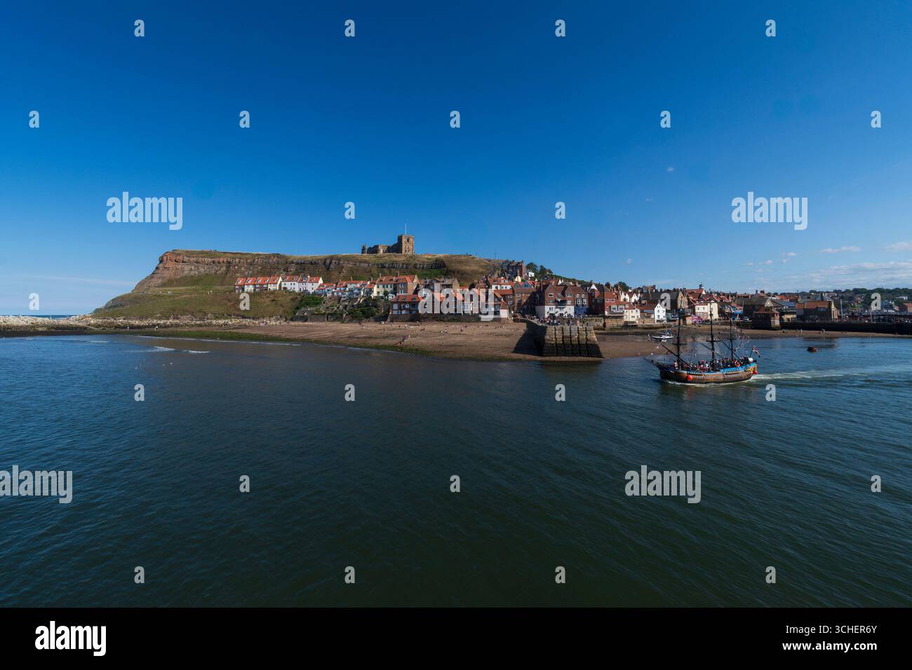 Vue sur le port de Whitby sur la côte nord du Yorkshire Banque D'Images