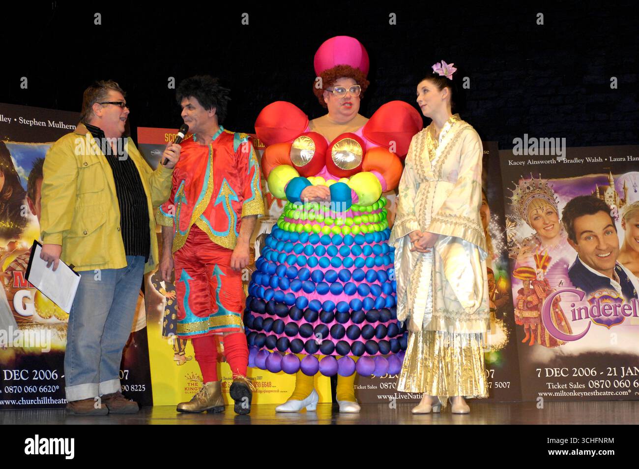 Jono Coleman, Gerard Kelly et Eric Potts lors du lancement de la presse nationale des pantomimes de Noël au Piccadilly Theatre de Londres - 23 novembre 2006 Banque D'Images