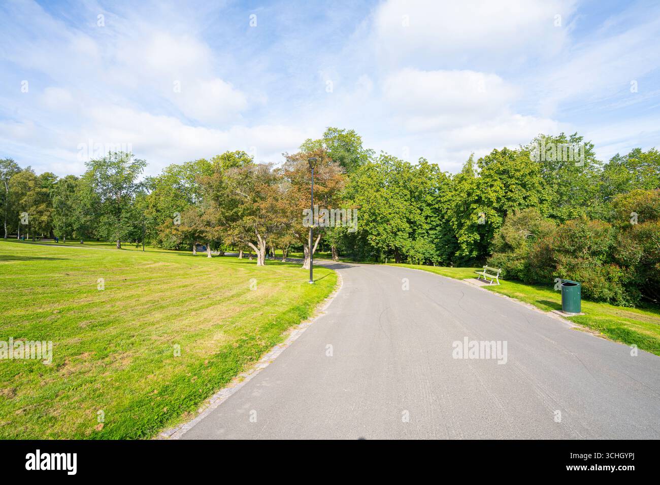 Helsinki, Finlande. Août 27 2025. Vue panoramique sur l'Observatoire Mountain Park dans le centre-ville Banque D'Images