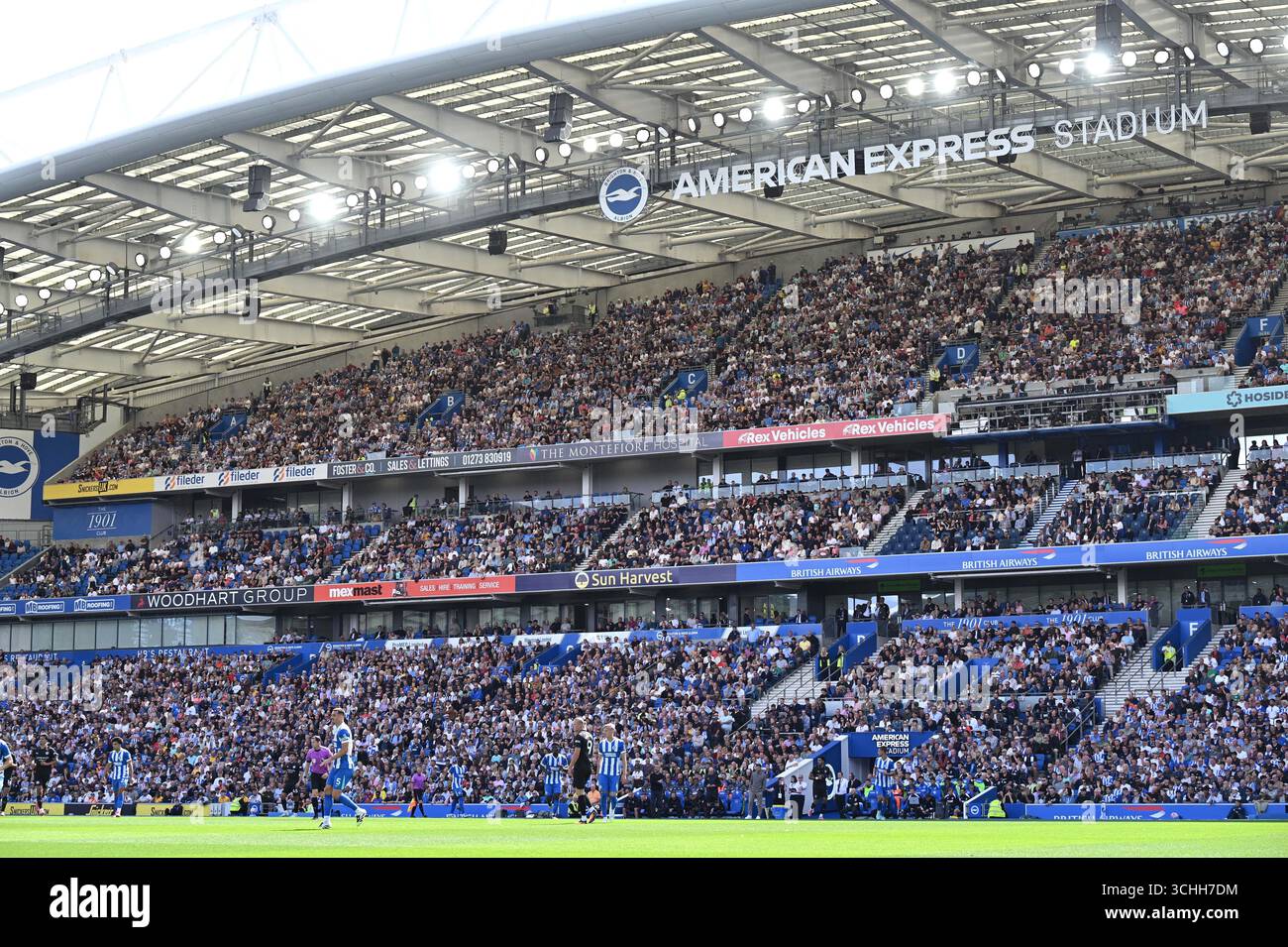 The West Stand pendant le match de premier League entre Brighton et Hove Albion et Manchester City au American Express Stadium , Brighton , Royaume-Uni - 31 août 2025 photo Simon Dack / images téléphoto usage éditorial seulement. Pas de merchandising. Pour Football images, les restrictions FA et premier League s'appliquent inc. aucune utilisation d'Internet/mobile sans licence FAPL - pour plus de détails, contactez Football Dataco Banque D'Images