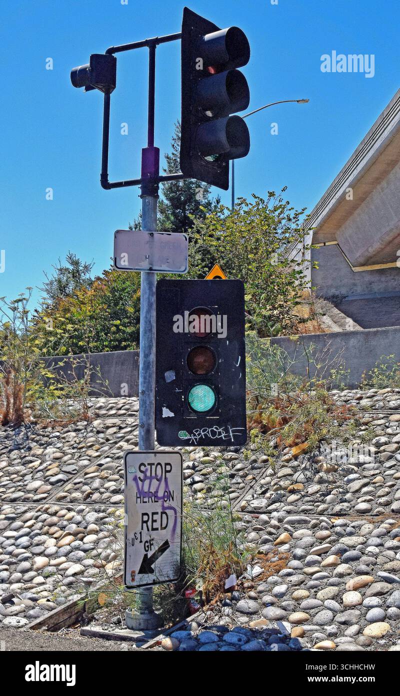 Feu de signalisation à l'entrée de l'autoroute en Californie Banque D'Images