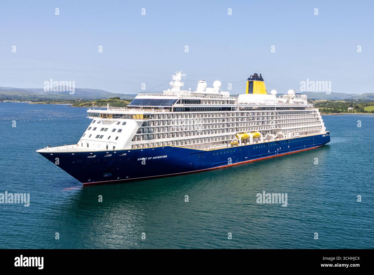 Le bateau de croisière « Spirit of Adventure » visite Bantry, West Cork, Irlande. Banque D'Images