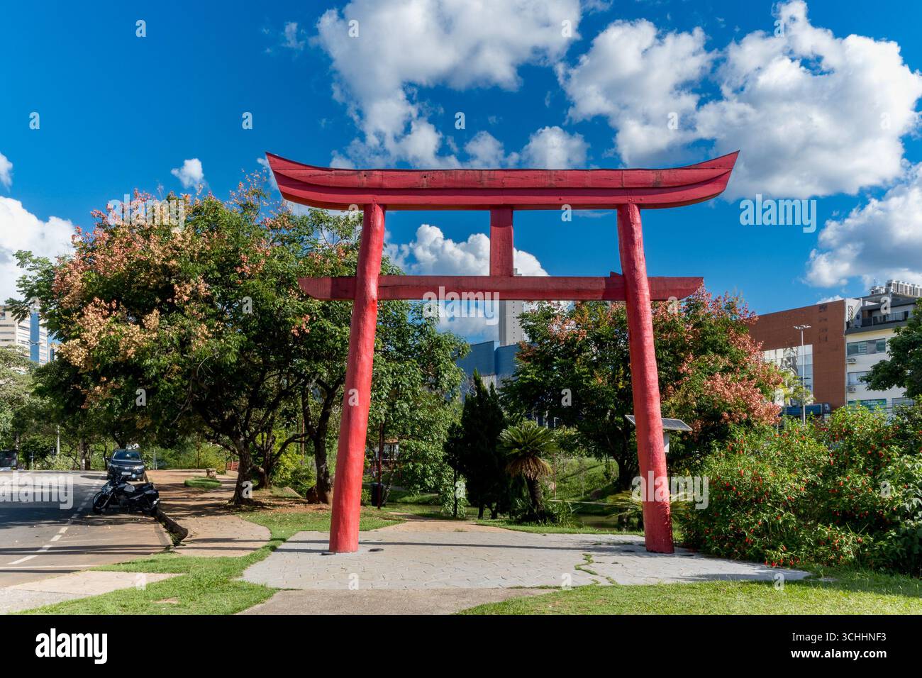 Parc Kassato Maru à Sorocaba, Sao Paulo, Brésil. Espace vert urbain dédié à l'histoire de l'immigration japonaise, avec aménagement paysager, sentiers pédestres, a Banque D'Images