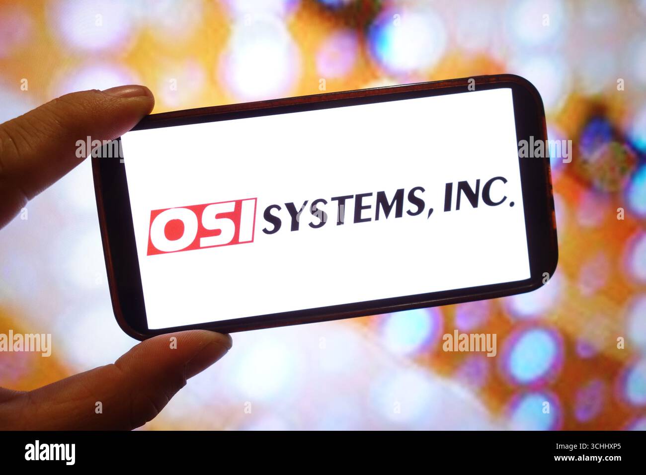 Pologne. 30 août 2025. Dans cette illustration photo, un logo de la société OSI Systems est affiché sur l'écran d'un smartphone. (Crédit image : © Piotr SWAT/SOPA images via ZUMA Press Wire) USAGE ÉDITORIAL SEULEMENT ! Non destiné à UN USAGE commercial ! Banque D'Images