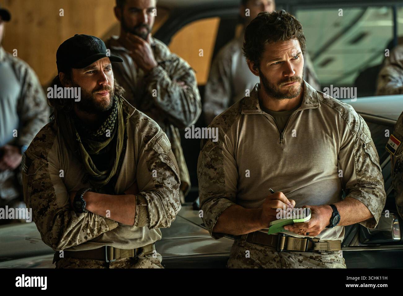 The terminal List : Dark Wolf (2025-) série télévisée créée par Jack Carr et David DiGilio et mettant en vedette Chris Pratt et Taylor Kitsch. Prequel suit Navy SEAL Ben Edwards, détaillant son voyage dans les opérations noires de la CIA. Photographie publicitaire de la saison 1, épisode 1 « résolution inhérente ». USAGE ÉDITORIAL EXCLUSIF. Crédit : BFA / Justin Lubin / Amazon Prime Video Banque D'Images