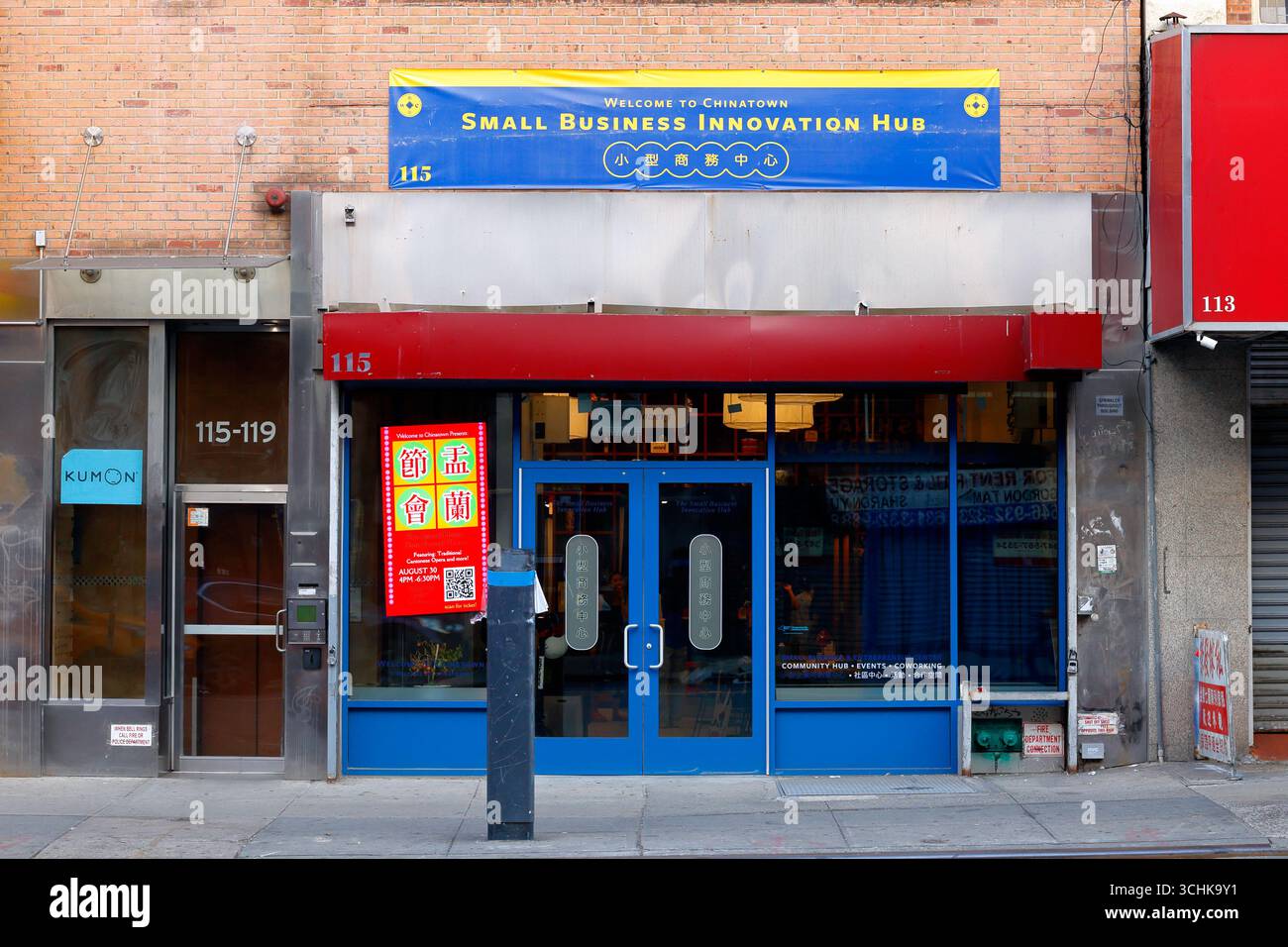 Welcom à Chinatown Small Business innovation Hub 小型商務中心, 115 Bowery, New York, NYC vitrine d'une organisation d'amélioration des affaires 美國 紐約 Banque D'Images