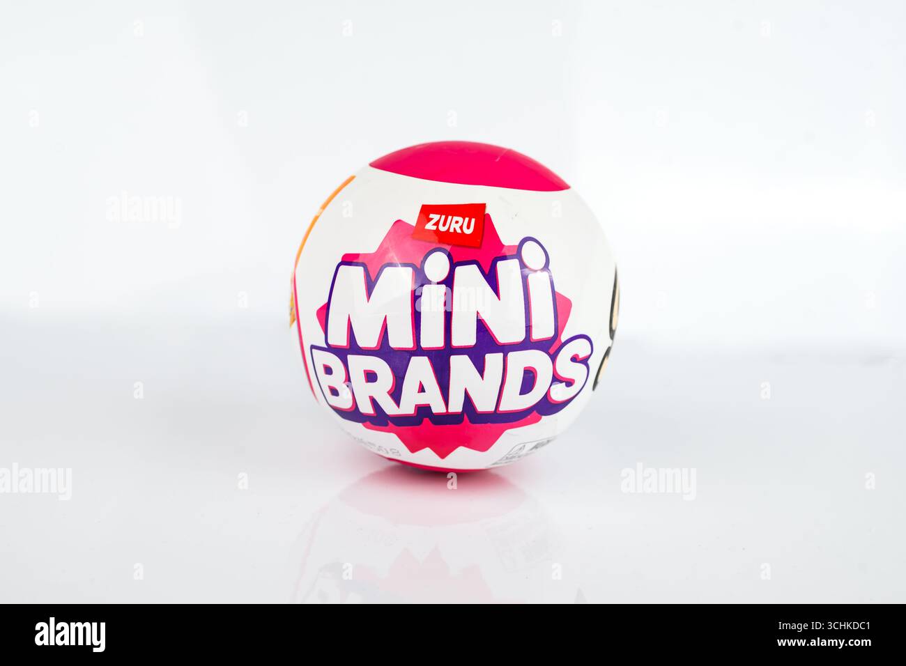 ZURU Mini Brands capsule – pays de Galles, Royaume-Uni – 03 août 2025 Banque D'Images