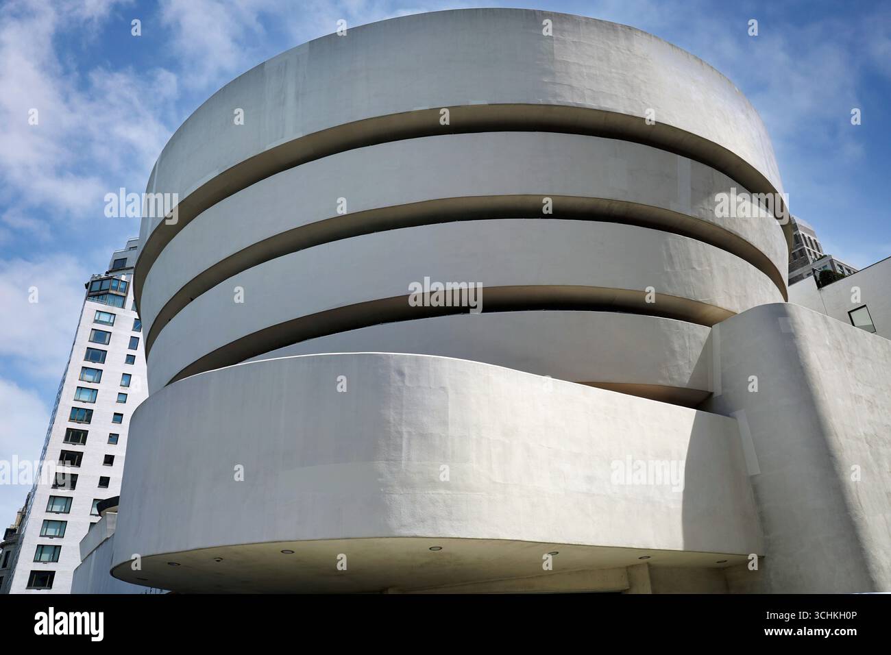 Musée d'art moderne Solomon Guggenheim sur la Cinquième Avenue à Manhattan, conçu par Frank Lloyd Wright. Banque D'Images
