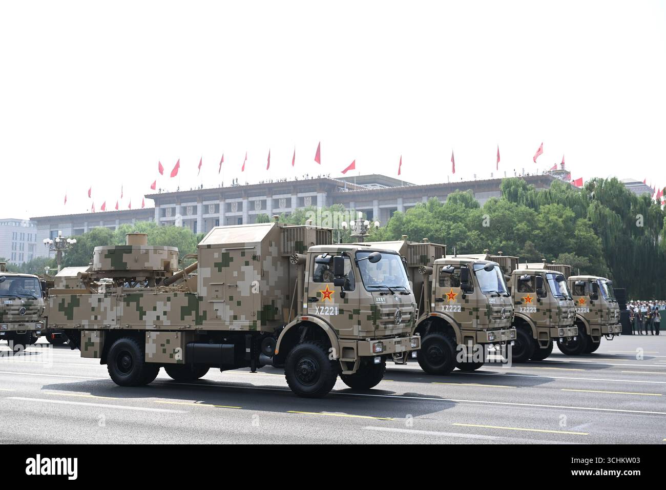 Pékin, Chine. 3 septembre 2025. La formation de contre-mesures électroniques assiste à un défilé militaire à Pékin, capitale de la Chine, le 3 septembre 2025. La Chine a organisé mercredi un grand rassemblement pour commémorer le 80e anniversaire de la victoire dans la guerre populaire chinoise de résistance contre l'agression japonaise et la guerre antifasciste mondiale. Crédit : Yang Guanyu/Xinhua/Alamy Live News Banque D'Images
