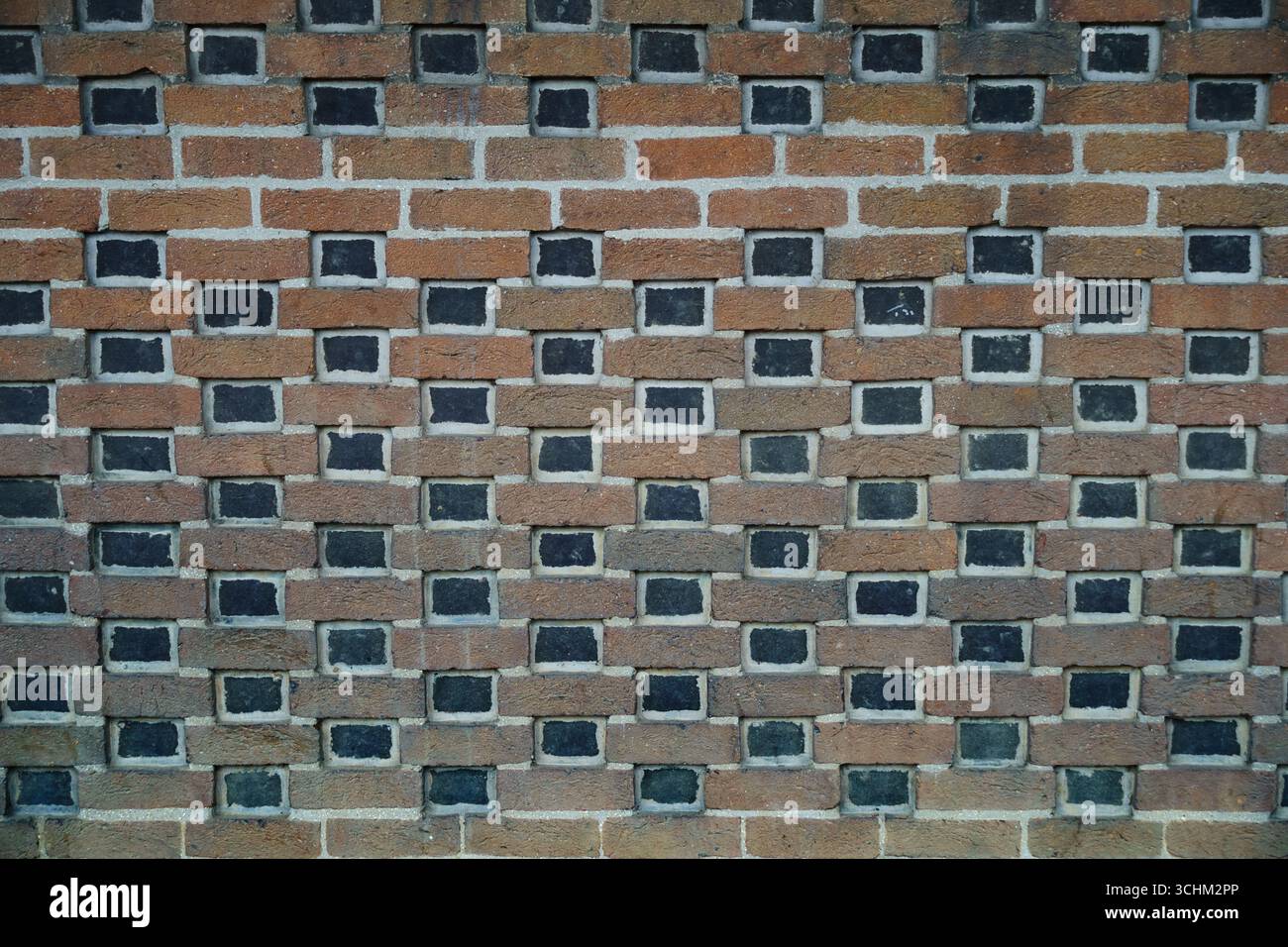 Mur de briques stylisé avec incrustations à motifs géométriques et caractéristiques de conception uniques Banque D'Images