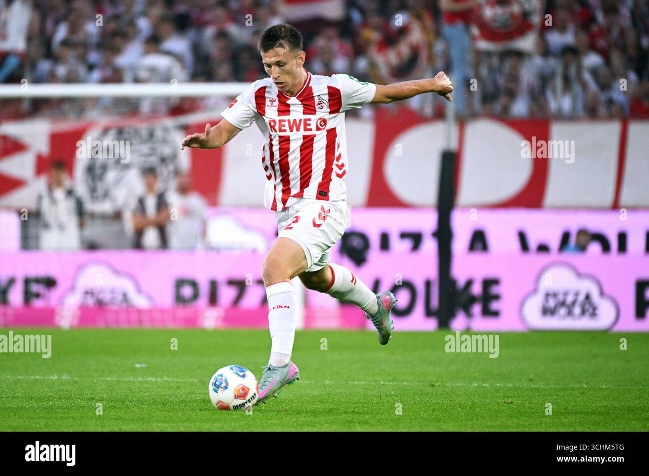 Fussball, Bundesliga, Deutschland, Herren, saison 2025/2026, Spieltag, Rhein Energie Stadion Kšln, 1. FC Kšln - SC Freiburg 4 :1 ; Kristoffer Lund (KOE). Aktion, Einzelbild. Banque D'Images