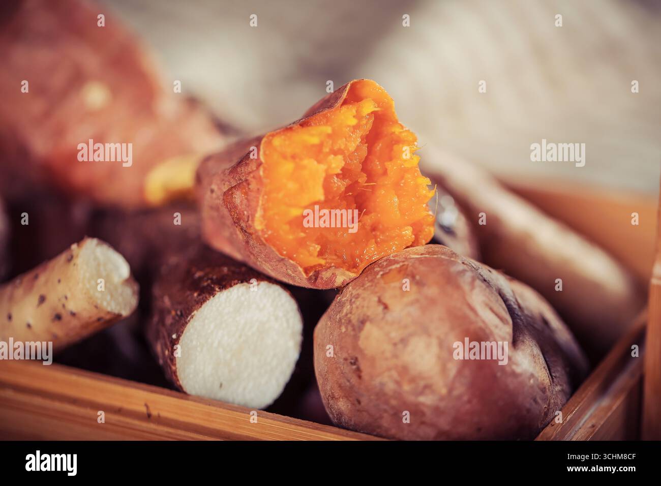 Gros plan sur la patate douce rustique et l'igname chinoise Banque D'Images