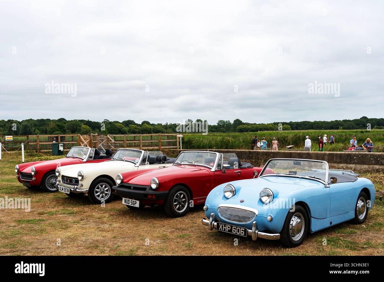 Austin Healey Sprite et MG voitures classiques Snape Suffolk Banque D'Images