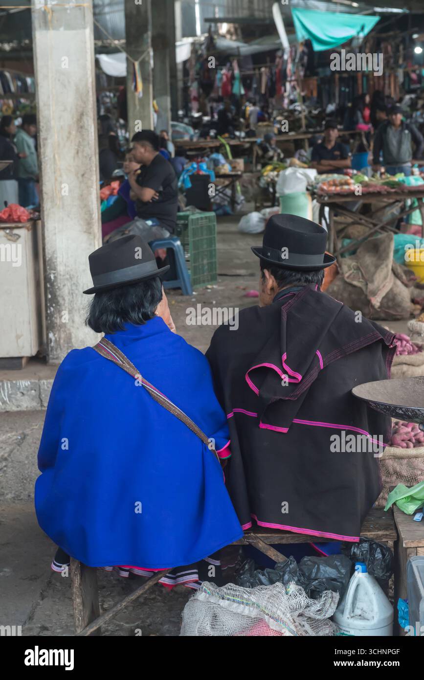 Le marché du mardi à Silvia, département de Cauca, colombie, attire de nombreux Guambiano indigènes pour acheter et vendre leurs produits alimentaires Banque D'Images