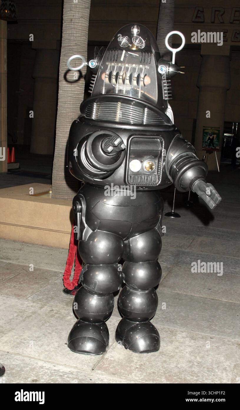 Robby the robot au gala du 50e anniversaire de Forbidden Planet et lancement de l'édition spéciale 2 disques Collectors. L'événement a eu lieu au théâtre égyptien à Hollywood - 08 novembre 2006 Banque D'Images