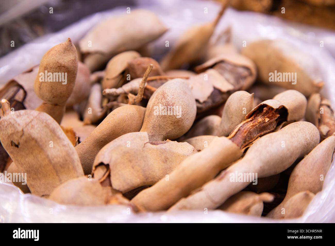 Tamarin séché dans un étal du marché de San Juan à Mexico. Banque D'Images