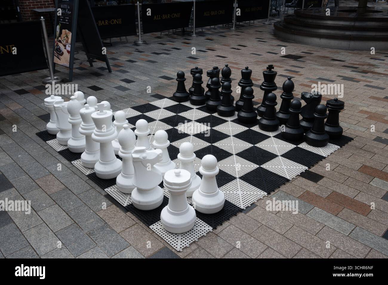 Jeu d'échecs géant, Bell court, Stratford-upon-Avon, Warwickshire, Royaume-Uni Banque D'Images