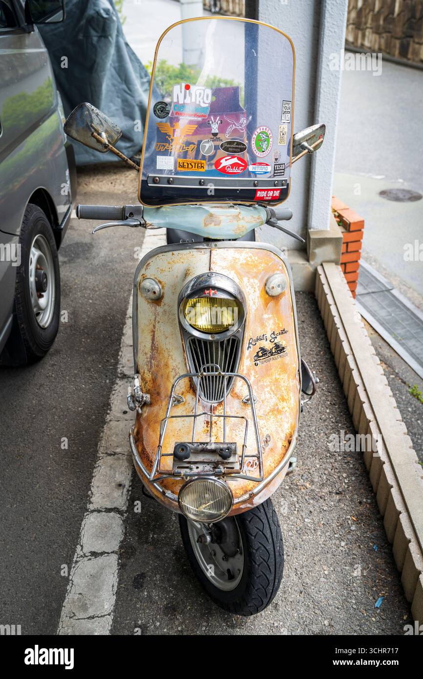 Scooter Fuji Rabbit vintage des années 1960. Vue avant, avec logo Rabbit. Réussi et populaire, ils ont été fabriqués sous diverses formes de 1946 à 1968. Banque D'Images