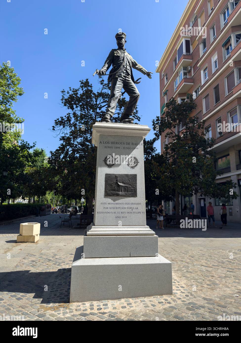 Sculpture Monument a los Héroes del Baler, situé Plaza del Conde del Valle de Súchil, Chamberí, , Madrid, Espagne - Image de stock capturée avec un smartphone