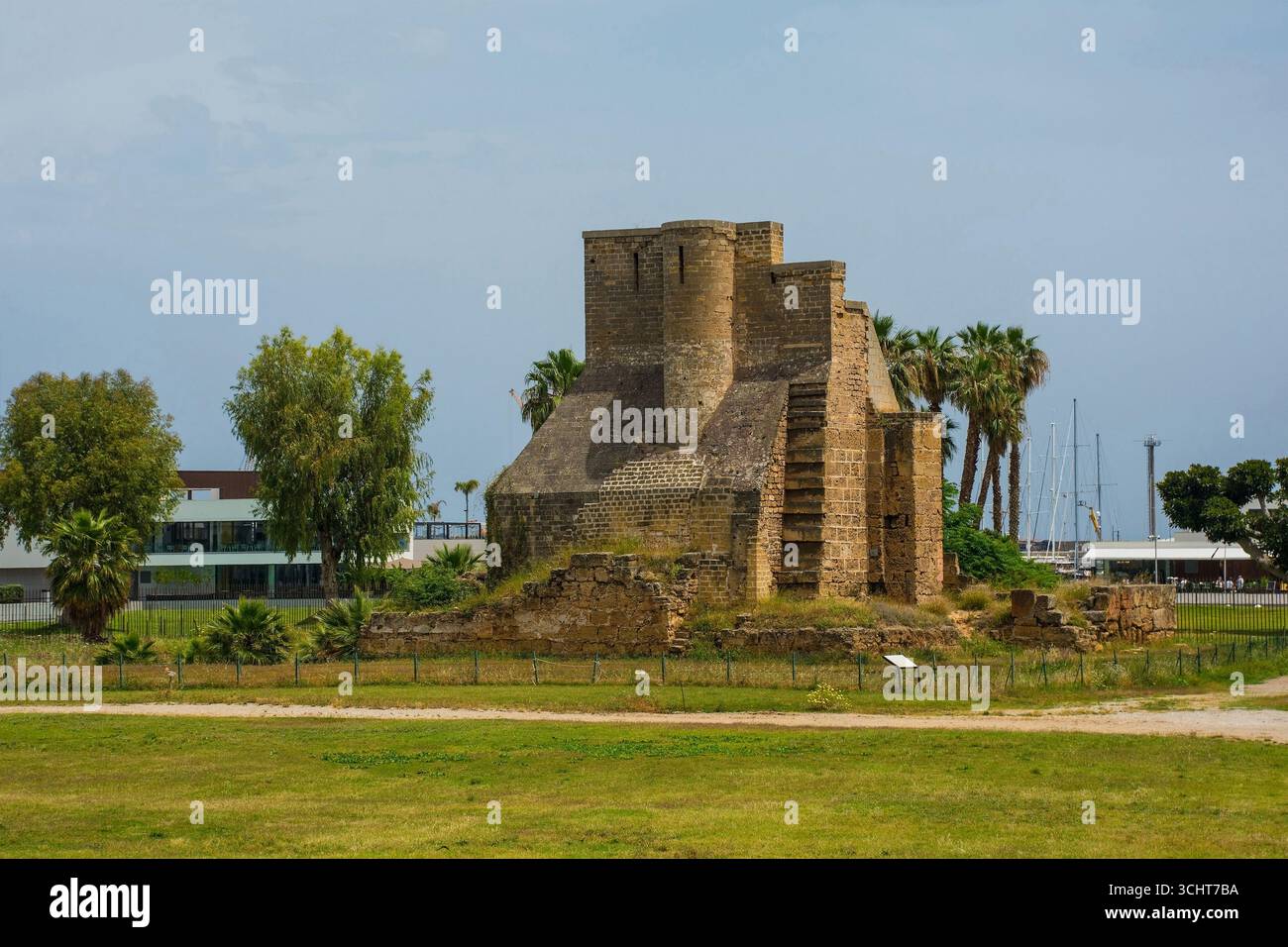 Il Mastio dans les ruines du Castello a Mare, Palerme, Sicile, Italie. Donjon central ou tour, partie la plus ancienne et la plus importante historiquement des ruines Banque D'Images
