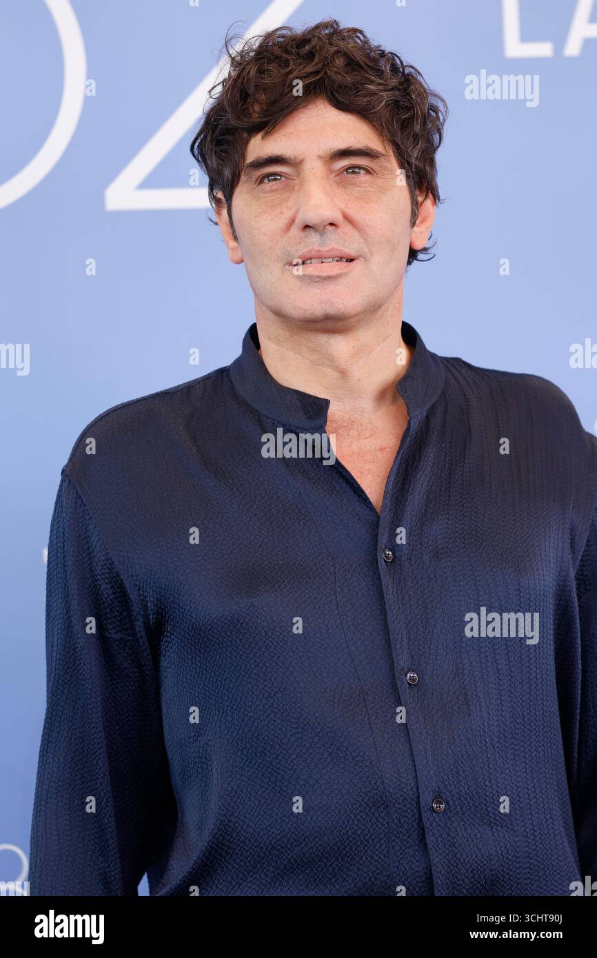 Pietro Marcello pose lors de l'appel photo de 'Duse' lors du 82ème Festival International du film de Venise au Palazzo del Casino sur le Lido à Venise, Italie, le 3 septembre 2025. Banque D'Images