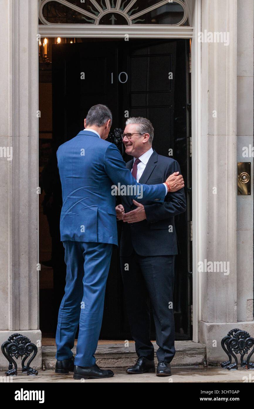 Londres, Royaume-Uni. 3 septembre 2025. Le premier ministre britannique Sir Keir Starmer accueille le premier ministre espagnol Pedro Sanchez au 10 Downing Street pour une réunion. Le Royaume-Uni et l'Espagne vont renforcer leur coopération bilatérale dans de nombreux domaines, notamment le commerce, la politique étrangère, le climat et les migrations, au moyen d'un dialogue stratégique annuel. Crédit : Mark Kerrison/Alamy Live News Banque D'Images