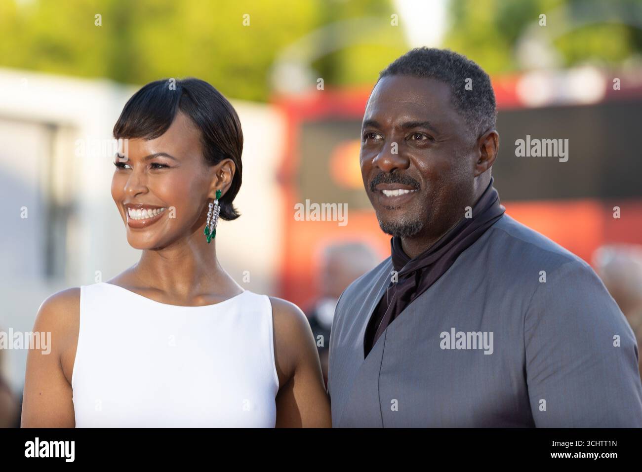 Venise, Italie. 02 septembre 2025. VENISE, ITALIE - 02 SEPTEMBRE : Idris Elba et Sabrina Dhowre Elba assistent au tapis rouge 'A House of Dynamite' lors du 82e Festival international du film de Venise le 02 septembre 2025 à Venise, Italie.Cap/KA © Kristina Afanasyeva/Capital Pictures Credit : Capital Pictures/Alamy Live News Banque D'Images
