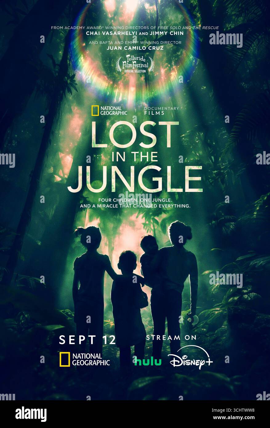 Lost in the Jungle (2025) réalisé par James Foley et mettant en vedette Zoey Deutch, Jacob Elordi et Diego Luna. Quatre frères et sœurs autochtones survivent 40 jours dans la jungle colombienne après un accident d'avion, et le film donne vie à leur histoire à travers des images d'archives, des loisirs et des animations. Affiche publicitaire À USAGE ÉDITORIAL EXCLUSIF. Crédit : BFA / Hulu Banque D'Images