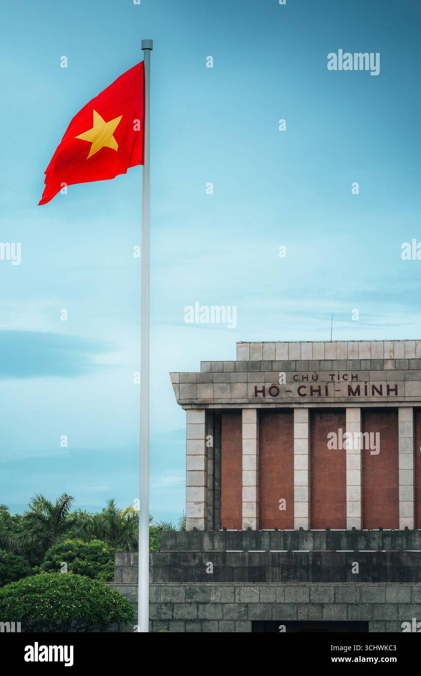 Vue du mausolée de Ho Chi Minh et de la place Ba Dinh à Hanoi, Vietnam en été jour de la fête nationale, Vietnam. Destination célèbre du Vietnam. Voyage et la Banque D'Images Vue du mausolée de Ho Chi Minh et de la place Ba Dinh à Hanoi, Vietnam en été jour de la fête nationale, Vietnam. Destination célèbre du Vietnam. Voyage et la Banque D'Images