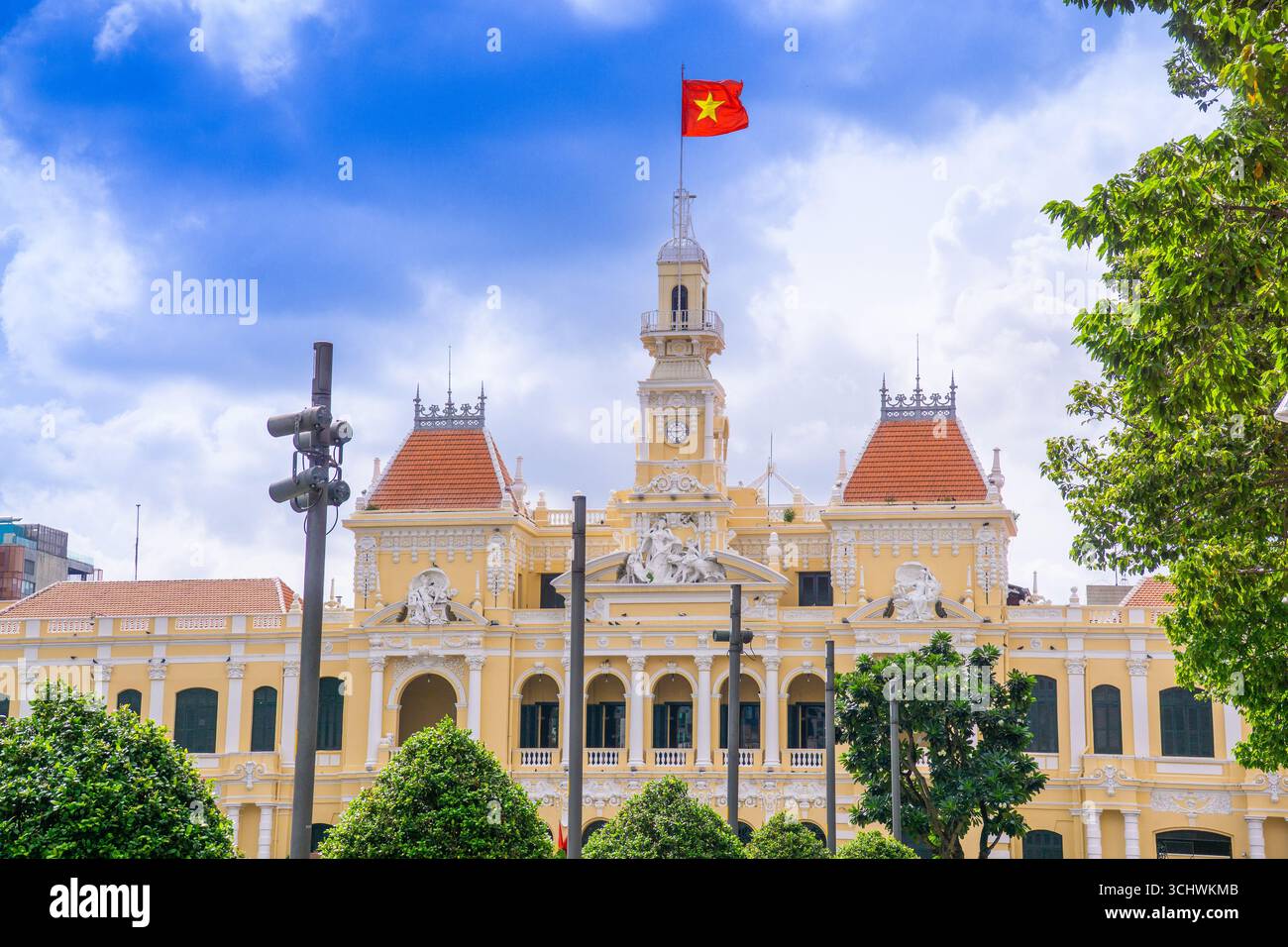 Vue de l'hôtel de ville de Ho Chi Minh, de l'hôtel de ville de Saigon ou du siège du Comité le matin, Vietnam. Concept de voyage et de paysage. Banque D'Images Vue de l'hôtel de ville de Ho Chi Minh, de l'hôtel de ville de Saigon ou du siège du Comité le matin, Vietnam. Concept de voyage et de paysage. Banque D'Images