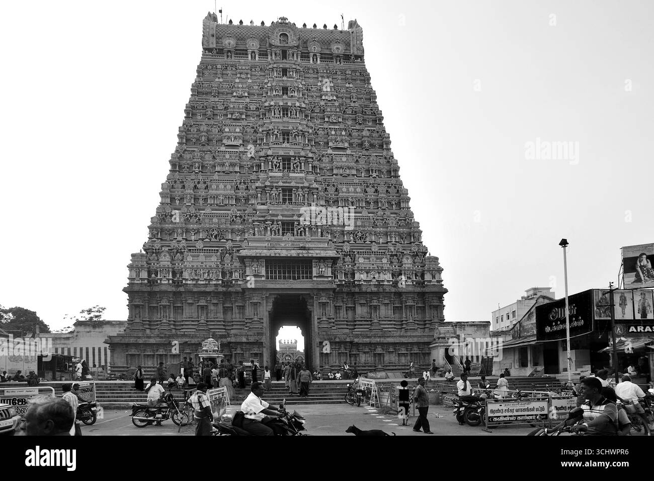 Photo en noir et blanc du temple de Kasi Viswanathar dans le district de Tenkasi Tenkasi dans l'État du Tamil Nadu, dans le sud de l'Inde, est dédié à Dieu Shiva Banque D'Images