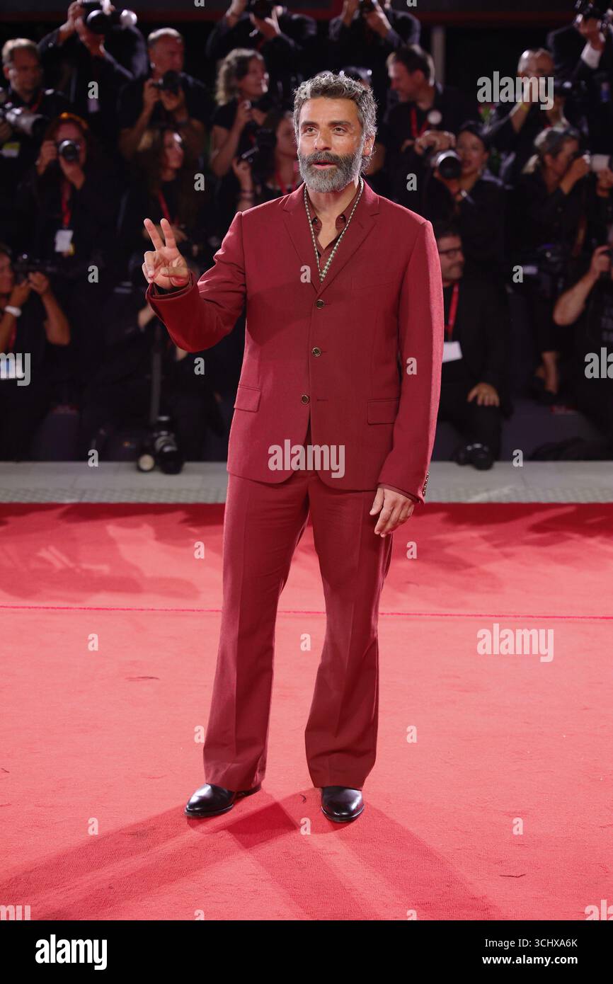 Venise, Italie. 03 septembre 2025. L’acteur américain Oscar Isaac assiste au tapis rouge du film « dans la main de Dante » au 82e Festival du film de Venise au Palazzo del Cinema. (Photo de Marco Barada/SOPA images/SIPA USA) crédit : SIPA US/Alamy Live News Banque D'Images