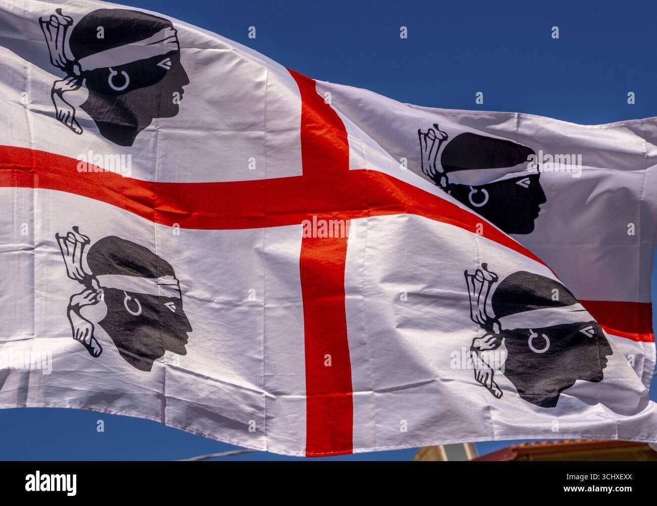 Sardaigne, drapeau sarde, drapeau blanc avec croix rouge et quatre têtes mauresques, Bosa, Europe, province d'Oristano, Italie, représentation, emblème, drapeau, h. Banque D'Images