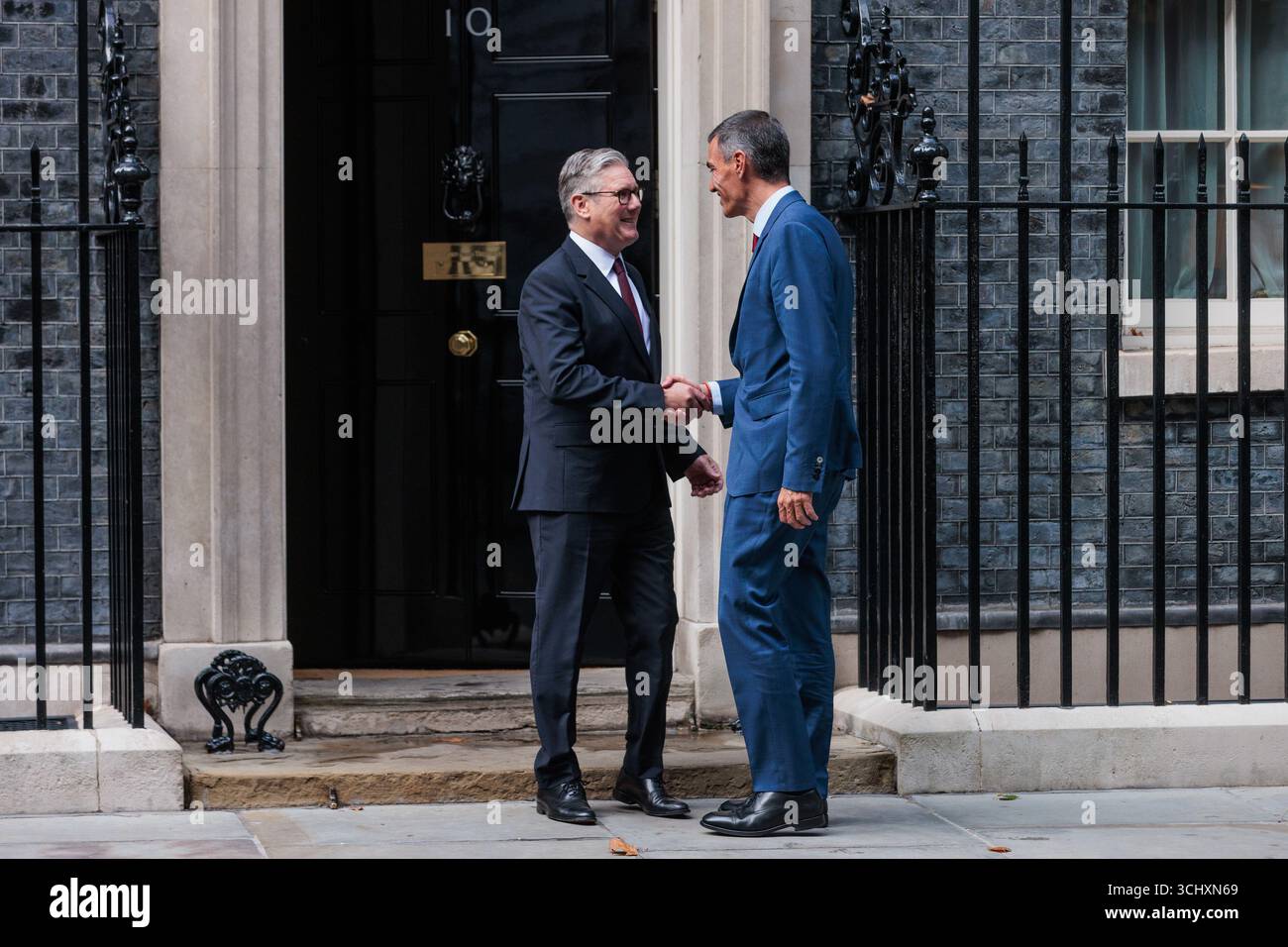 Londres, Royaume-Uni. 3 septembre 2025. Le premier ministre britannique Sir Keir Starmer accueille le premier ministre espagnol Pedro Sanchez au 10 Downing Street pour une réunion. Le Royaume-Uni et l'Espagne vont renforcer leur coopération bilatérale dans de nombreux domaines, notamment le commerce, la politique étrangère, le climat et les migrations, au moyen d'un dialogue stratégique annuel. Crédit : Mark Kerrison/Alamy Live News Banque D'Images