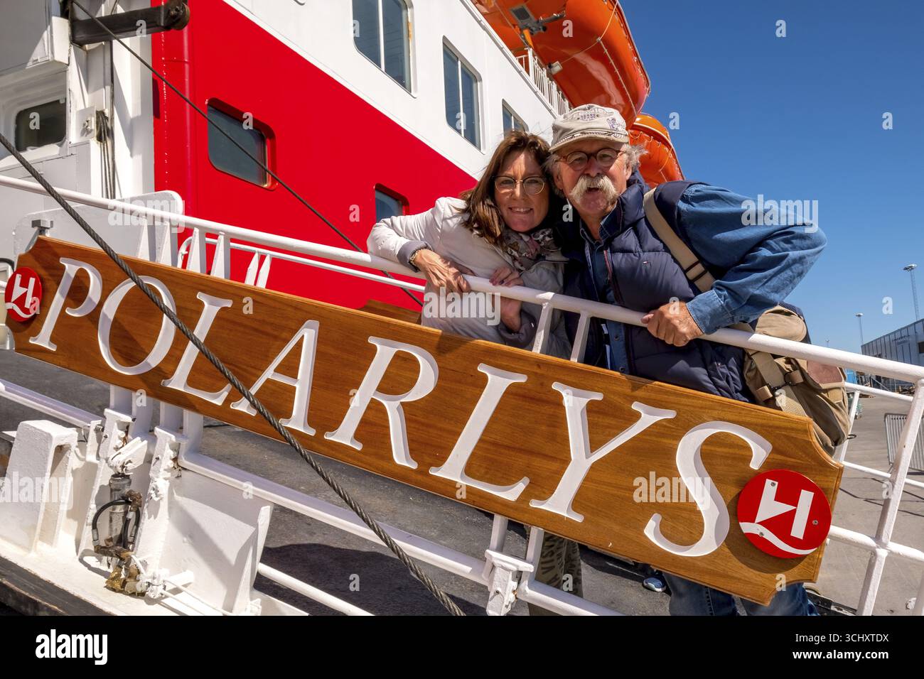 Navire MS Polarlys touristes à la rampe, Bjornevatn, Finnmark, Norvège, Scandinavie, Europe, voyage aventure, Bjornevatn, tourisme, Hurtigruten, Hurti Banque D'Images
