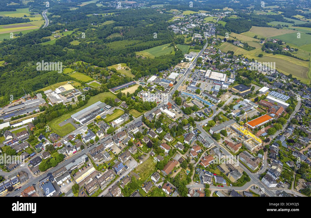 Vue aérienne, vue locale zone résidentielle Mittelstrasse et place de la mairie, chantier de construction de la mairie et évangélique Hasslinghausen-Herzkamp-Silsc Banque D'Images