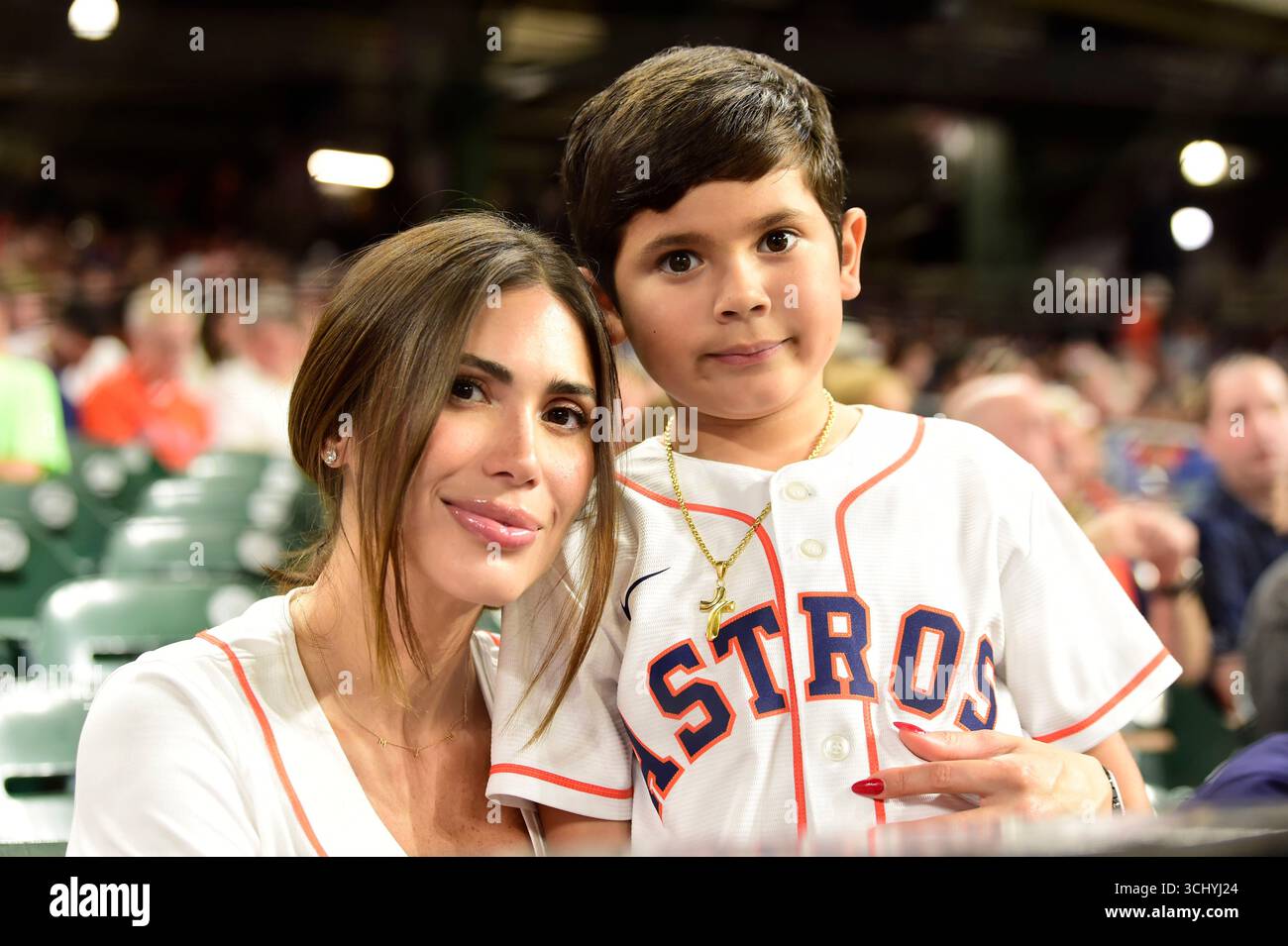 Houston, TX États-Unis ; les fans d'Astros posent pour une photo en huitième manche lors d'un match MLB entre les Astros de Houston et les Yankees de New York le mardi 2 septembre 2025 à Daikin Park. Les Yankees battent les Astros 7-1. (Tom Walko/image du sport) Banque D'Images